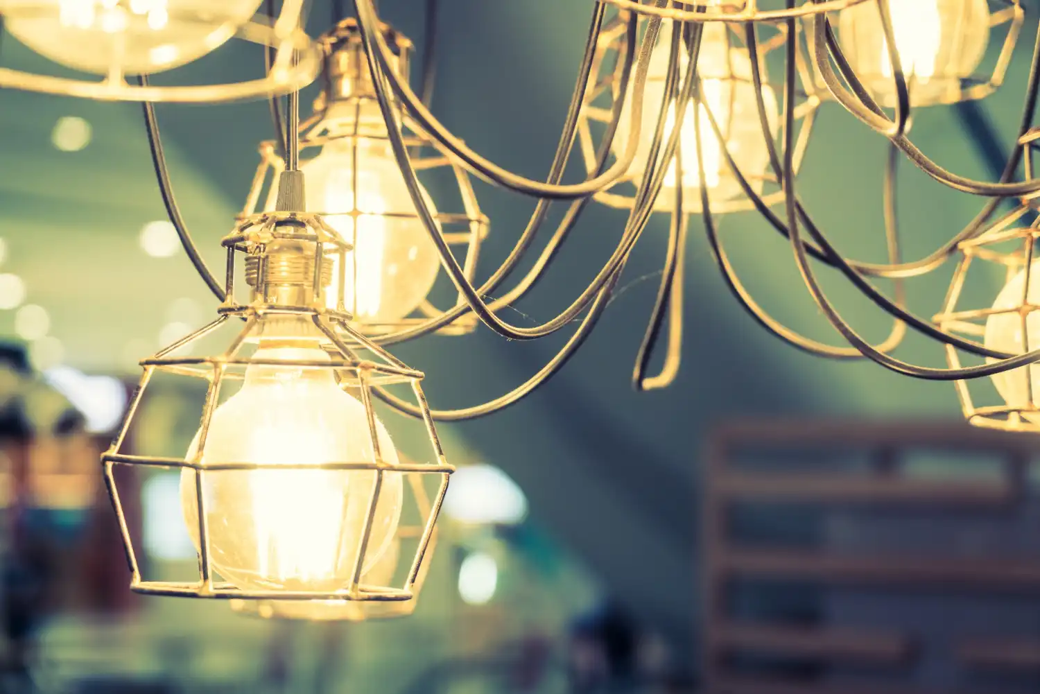 Ofrecemos artículos de mobiliario, lámparas y decoración con diseño moderno y calidad.